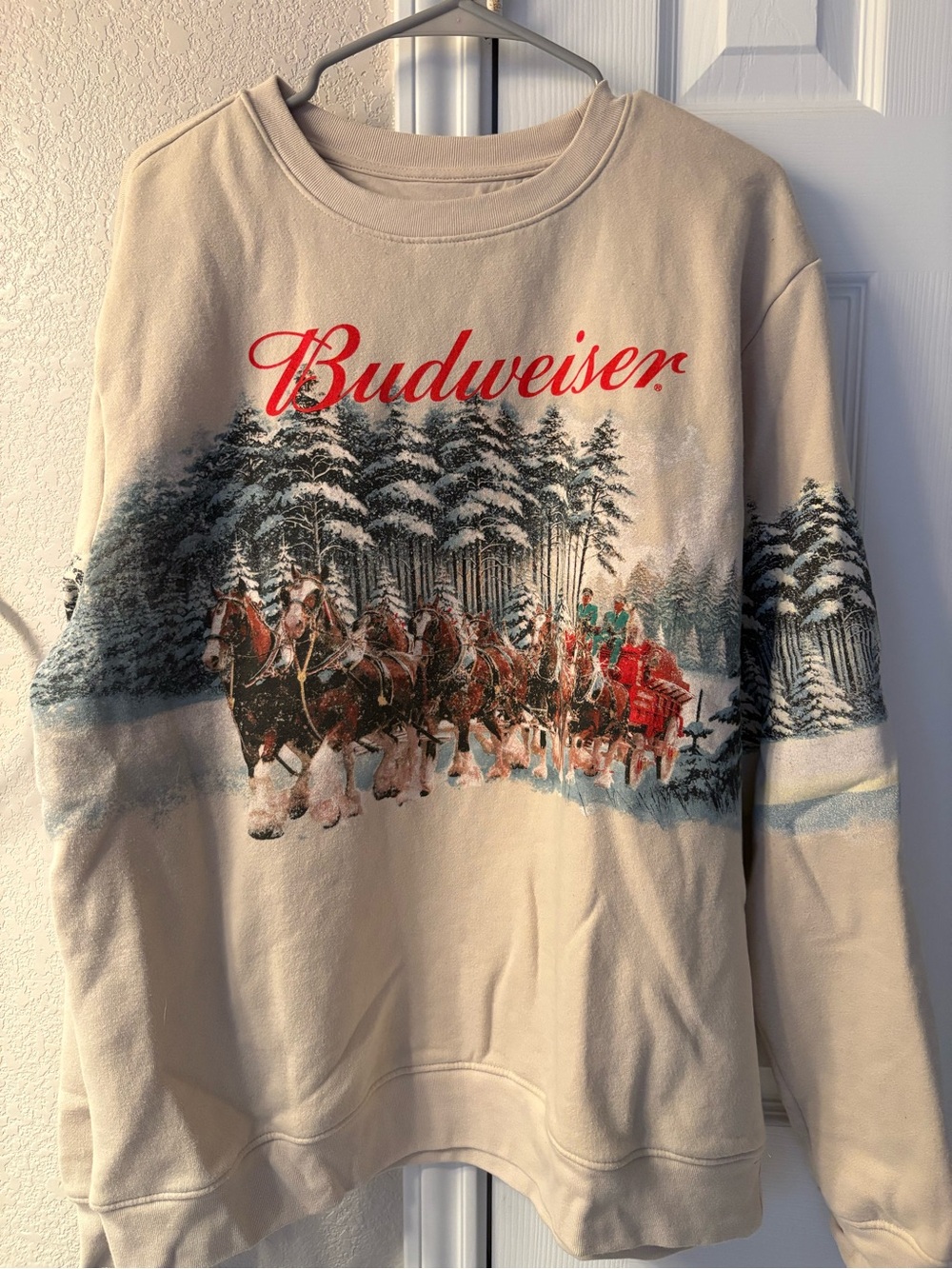 Budweiser Men's Cream Crewneck Sweatshirt - Clydesdale Team Graphic